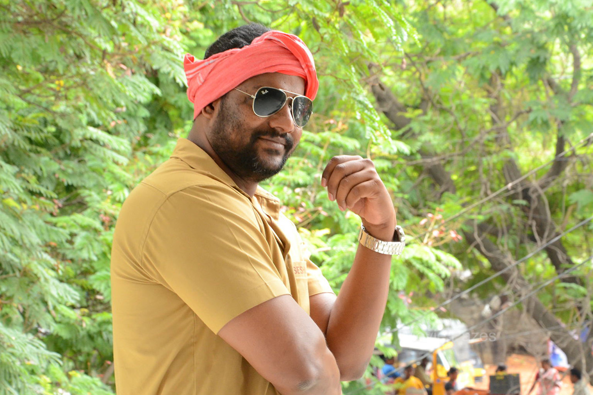 prabhakar-stills-in-right-right